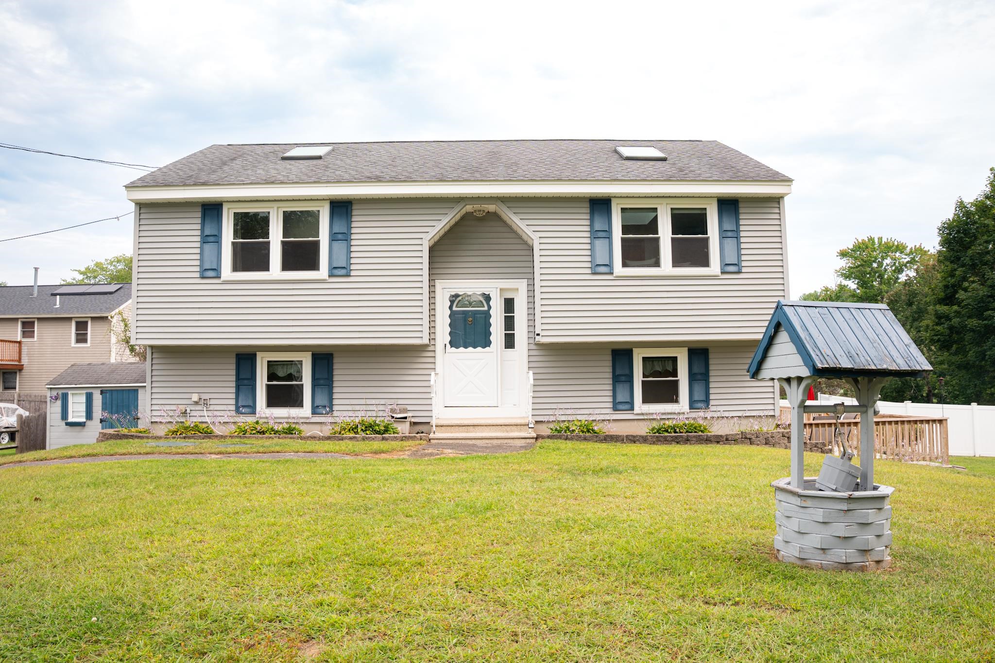 10 Lilac Street