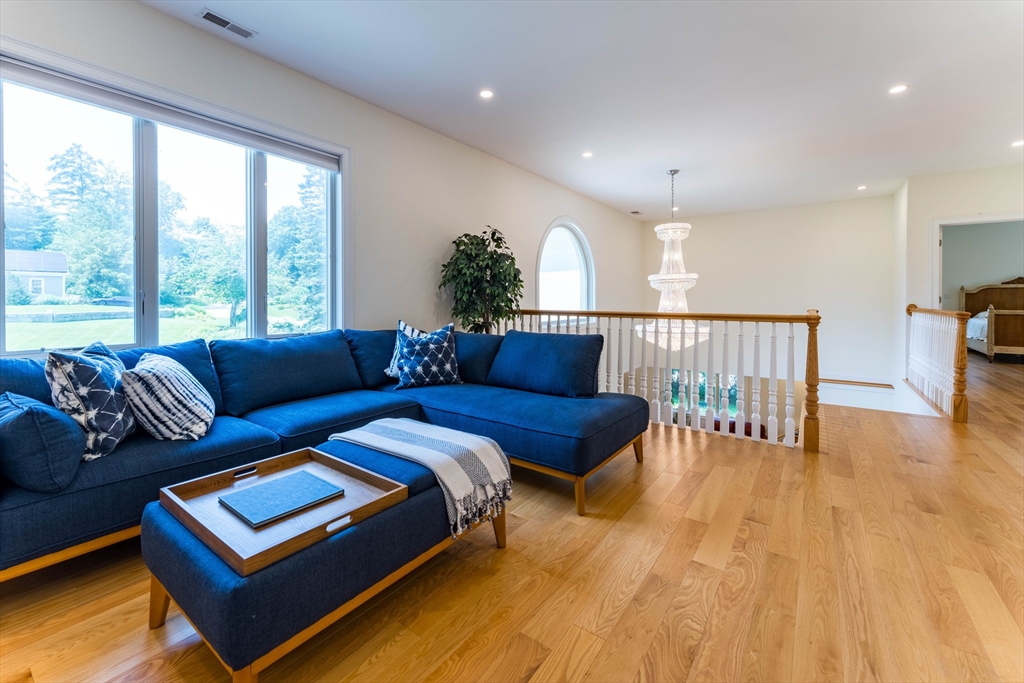 38 Woodvue Rd