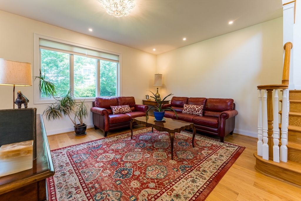 38 Woodvue Rd