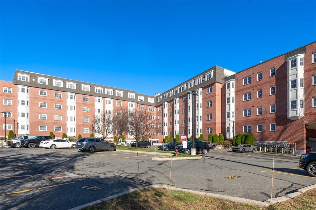 120 Wyllis Avenue # 411