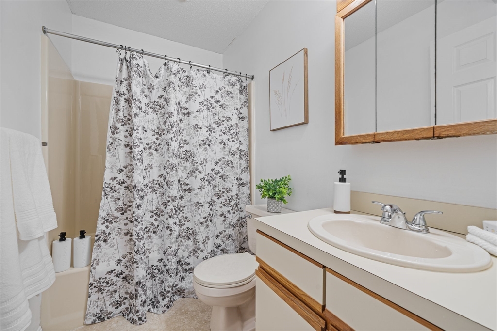 94 Tennis Plaza Rd # 5