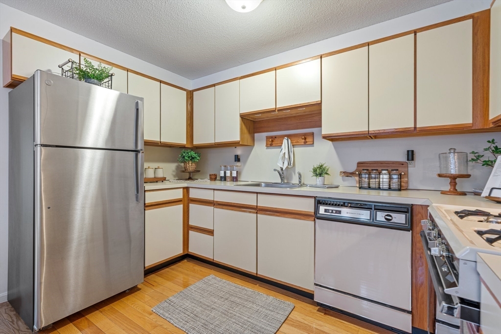 94 Tennis Plaza Rd # 5