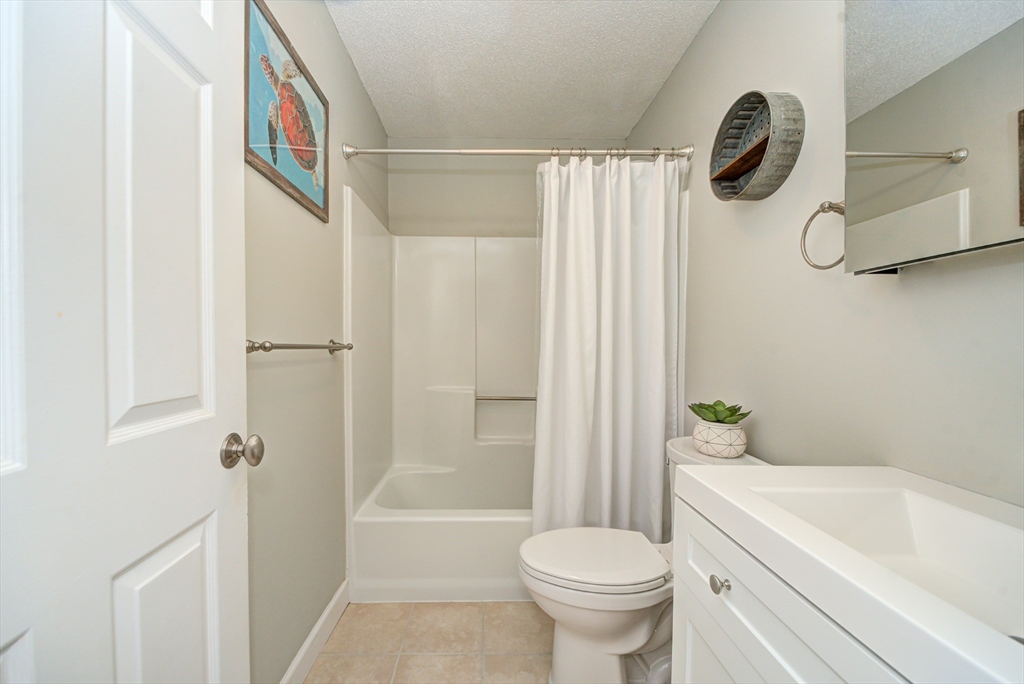 94 Tennis Plaza Rd # 18