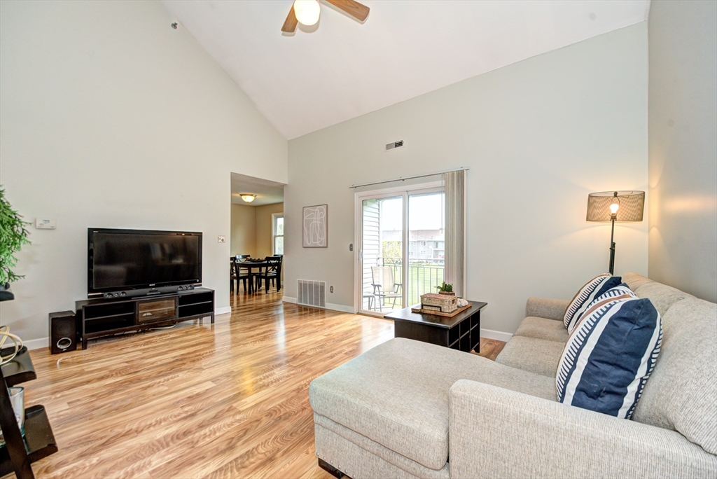 94 Tennis Plaza Rd # 18