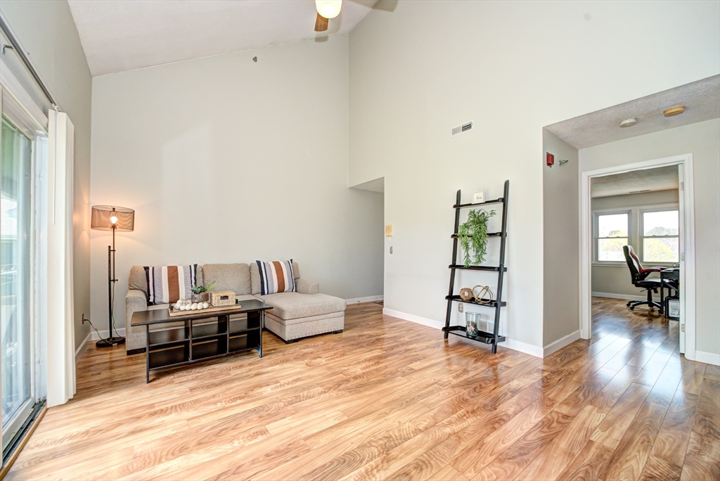 94 Tennis Plaza Rd # 18