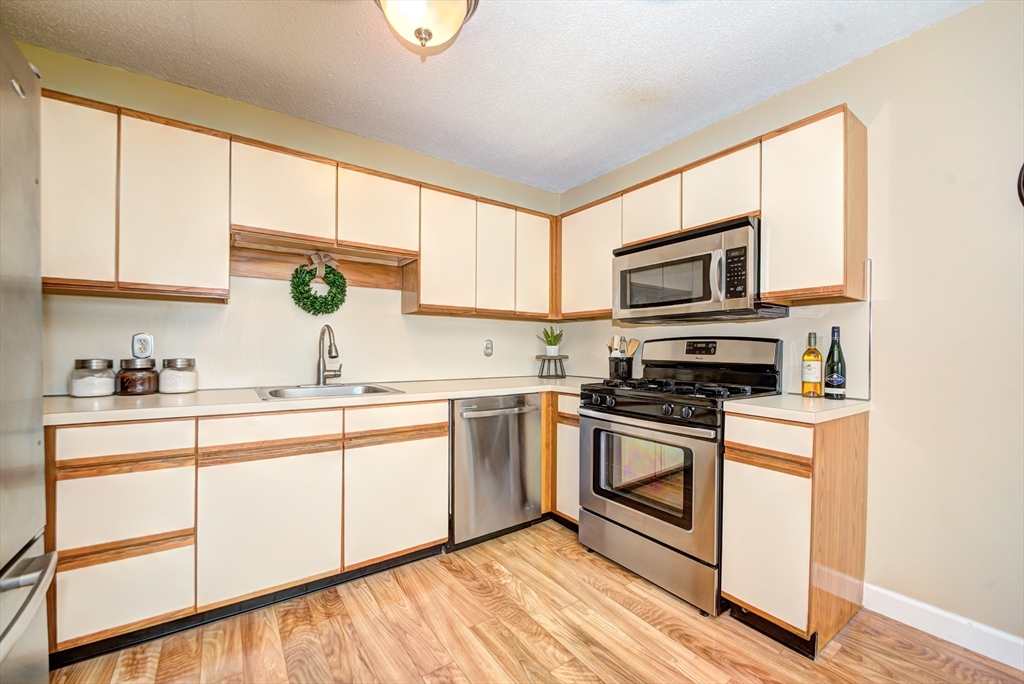 94 Tennis Plaza Rd # 18