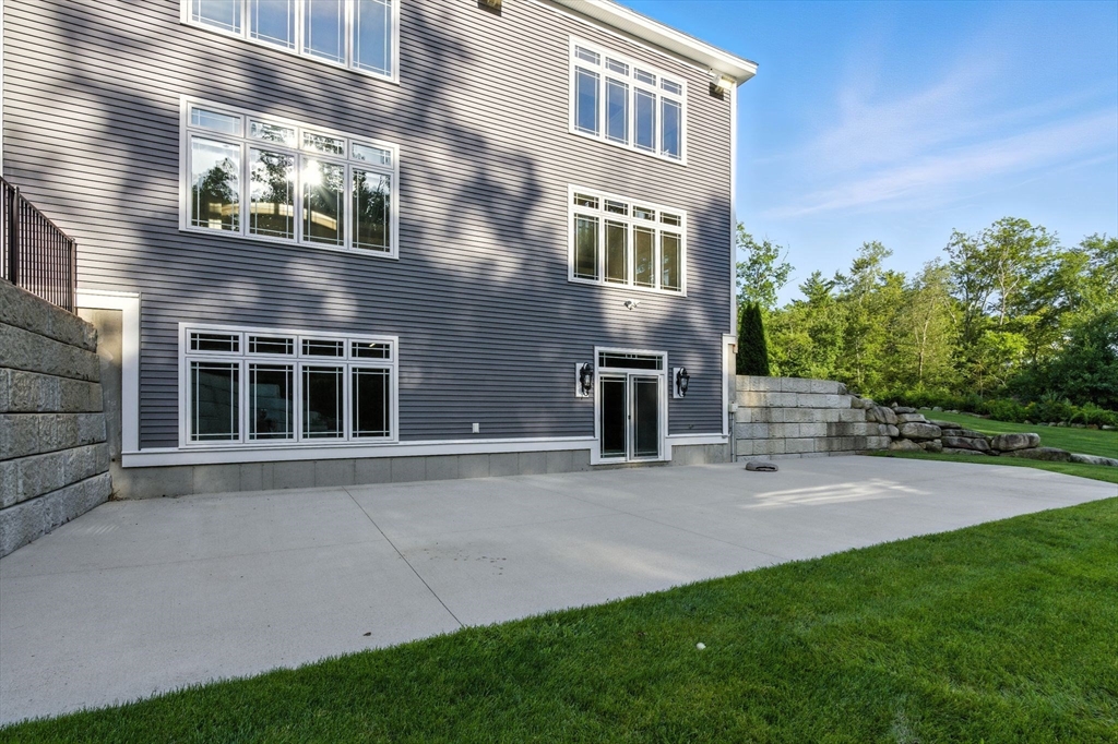 11 Sophia Dr