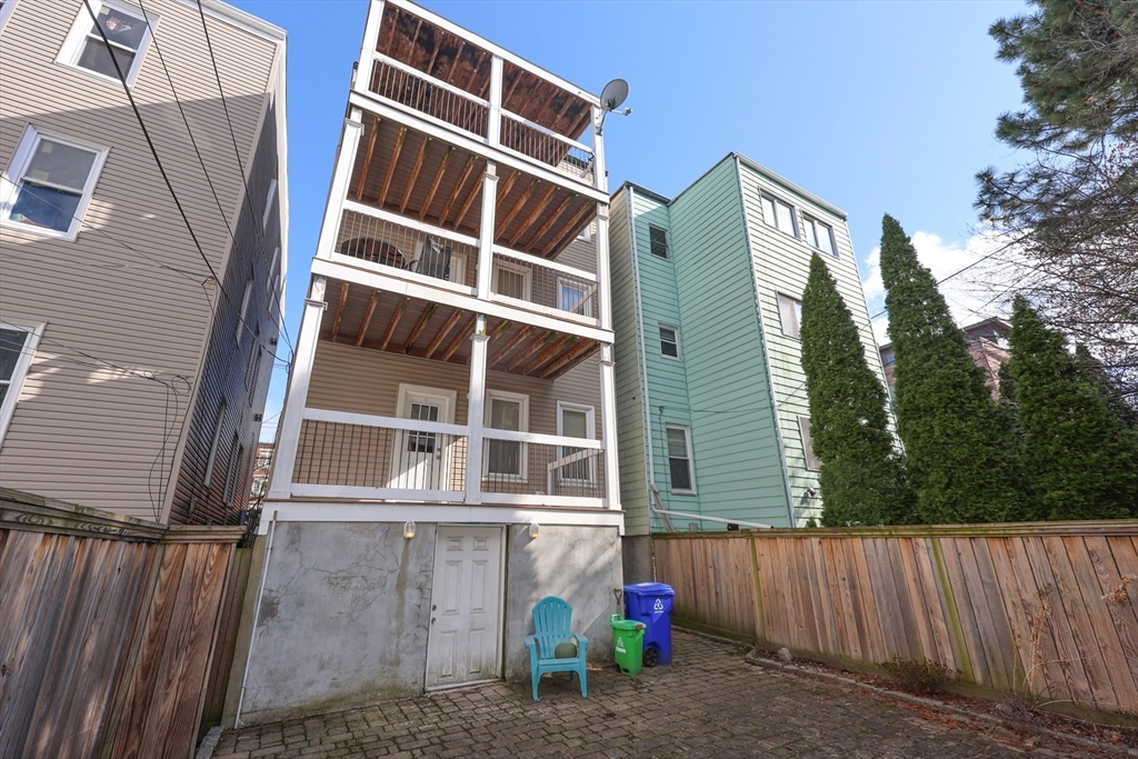 64 Bremen St