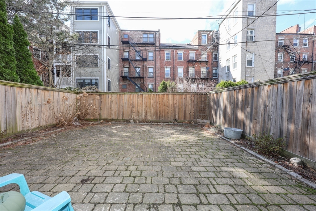 64 Bremen St