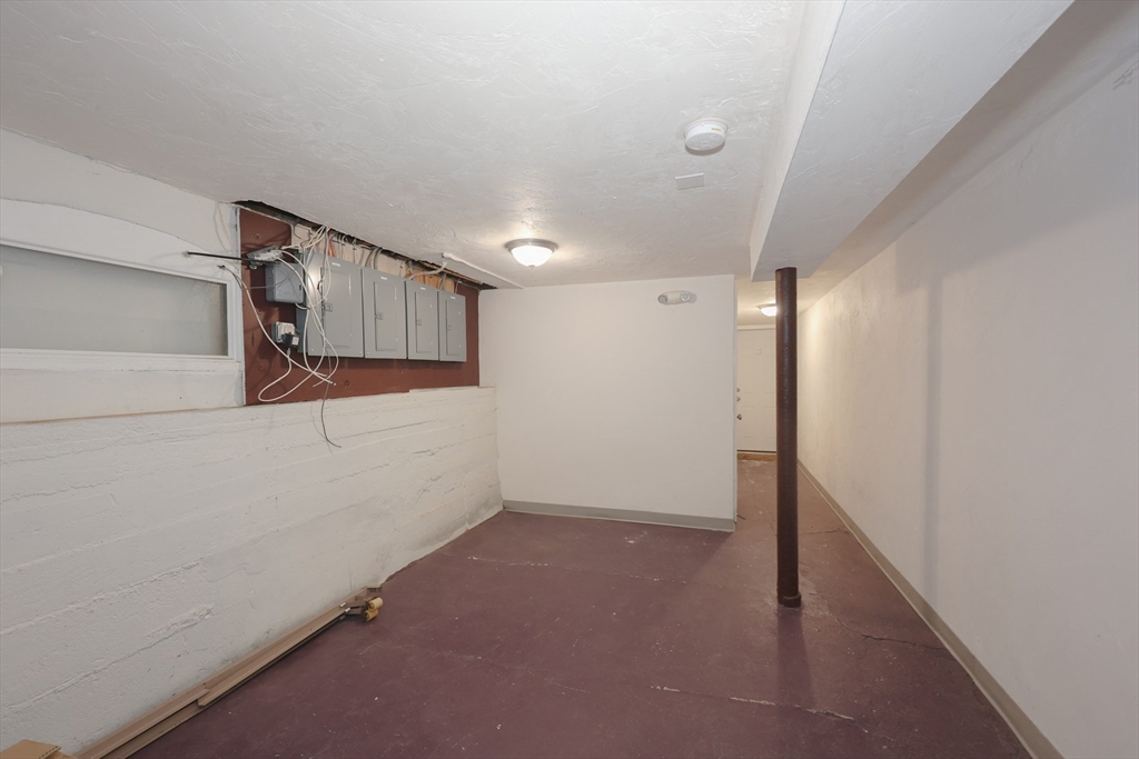 64 Bremen St
