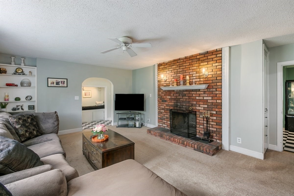 36 Fanning Ave