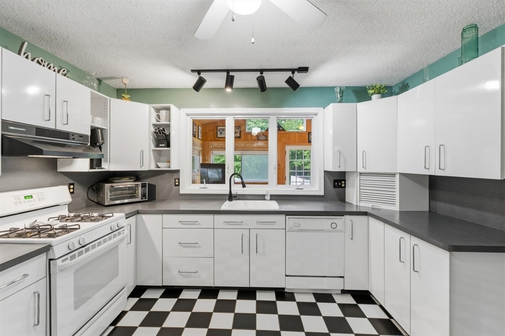 36 Fanning Ave