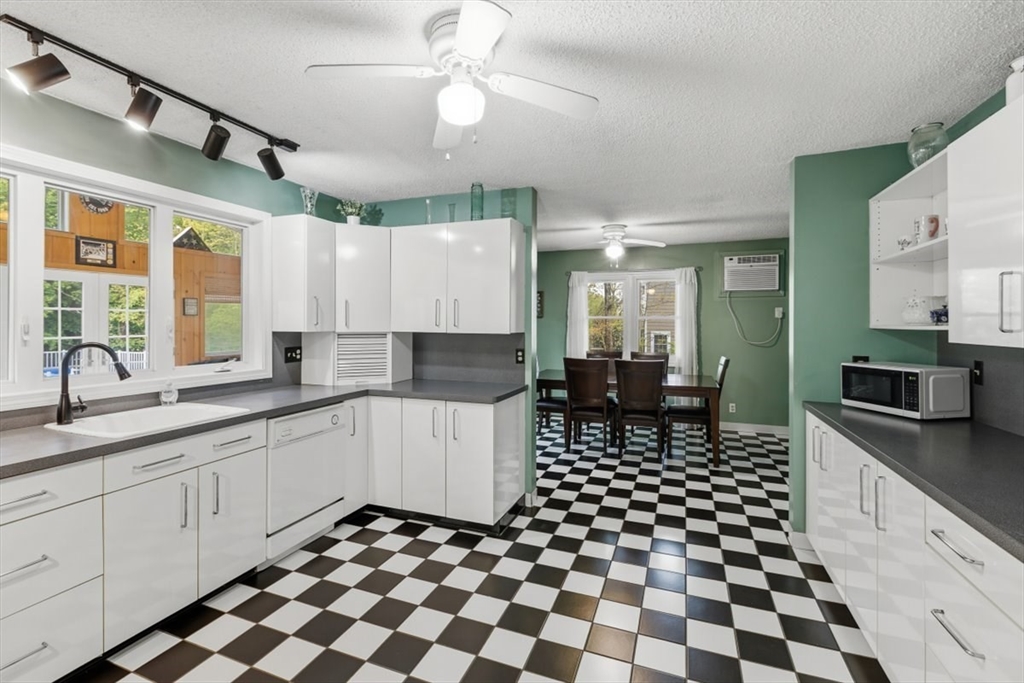 36 Fanning Ave