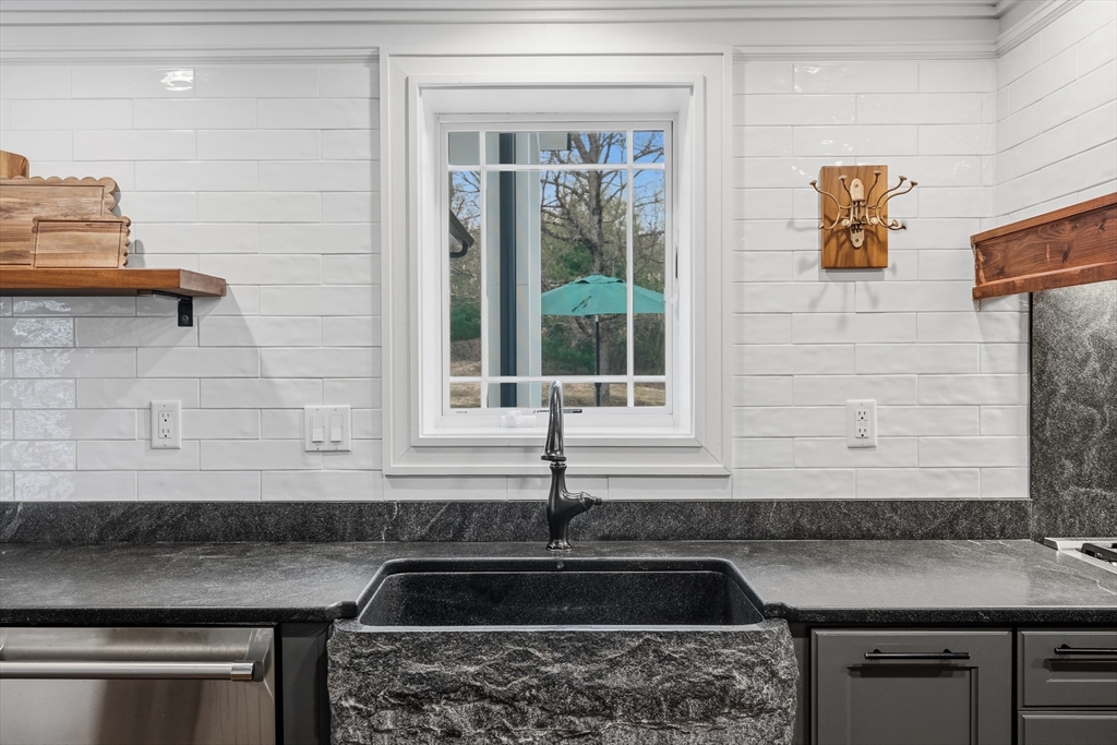 158 Pinecrest Rd