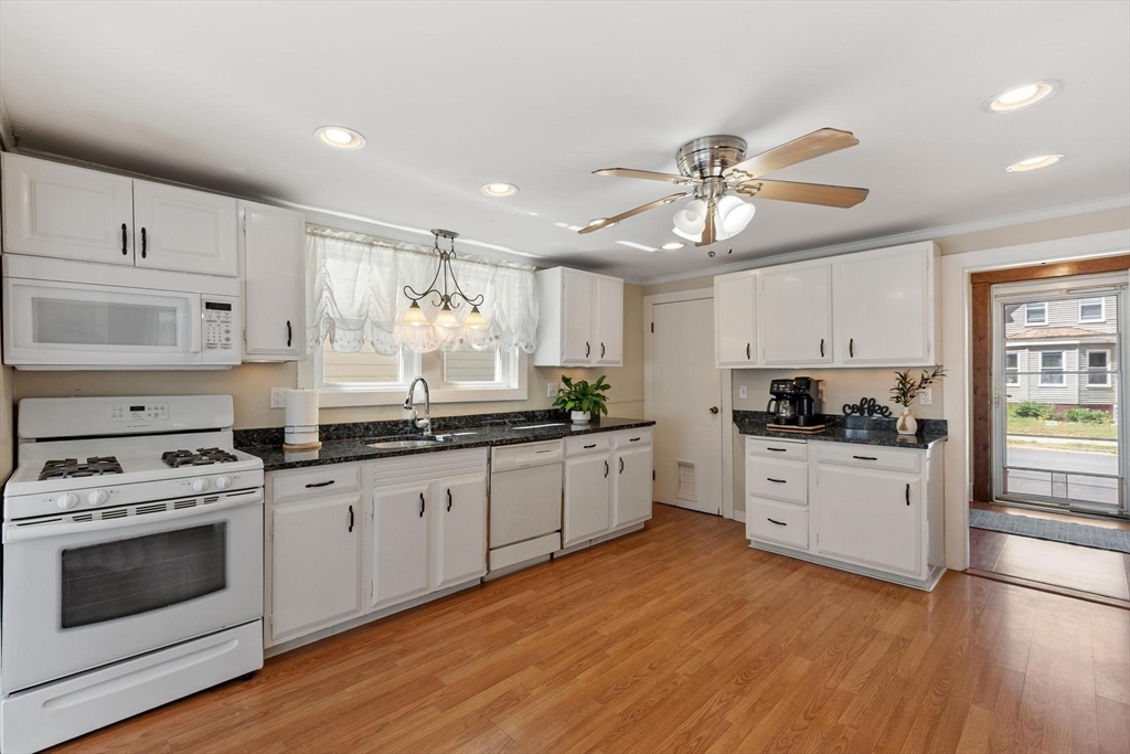 20 Conomo Ave