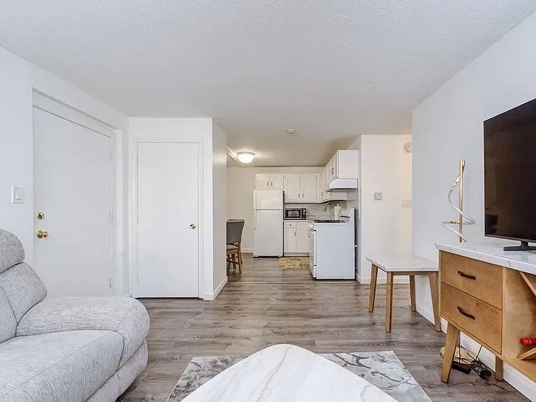 5 Lancelot Ct # 2