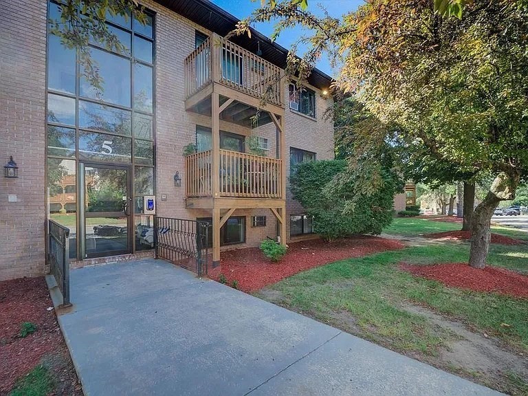5 Lancelot Ct # 2