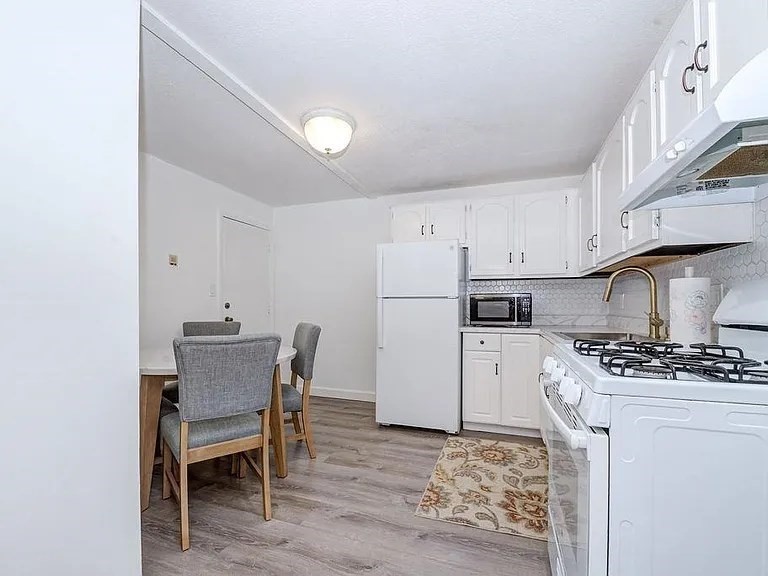 5 Lancelot Ct # 2