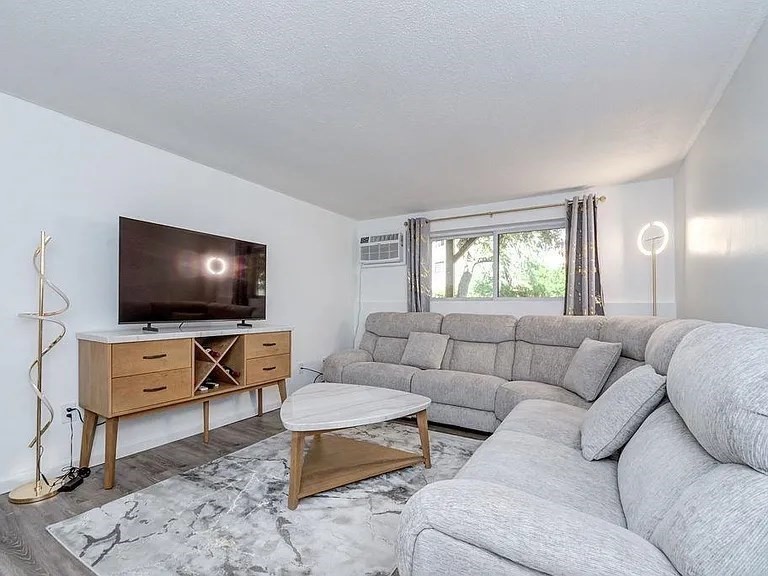 5 Lancelot Ct # 2