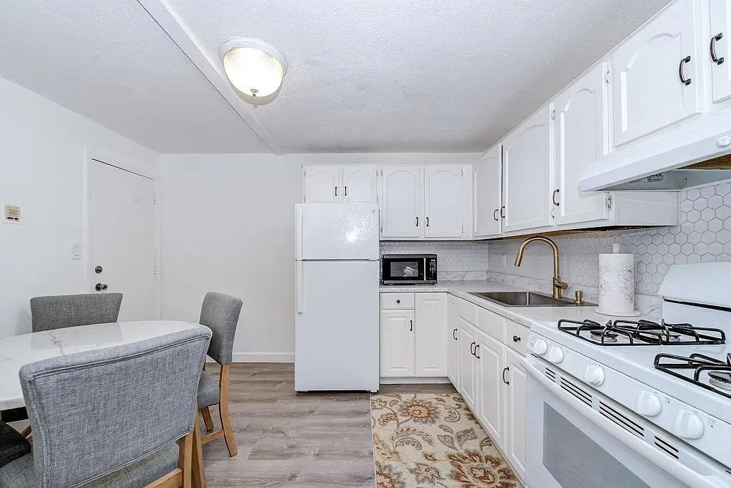 5 Lancelot Ct # 2