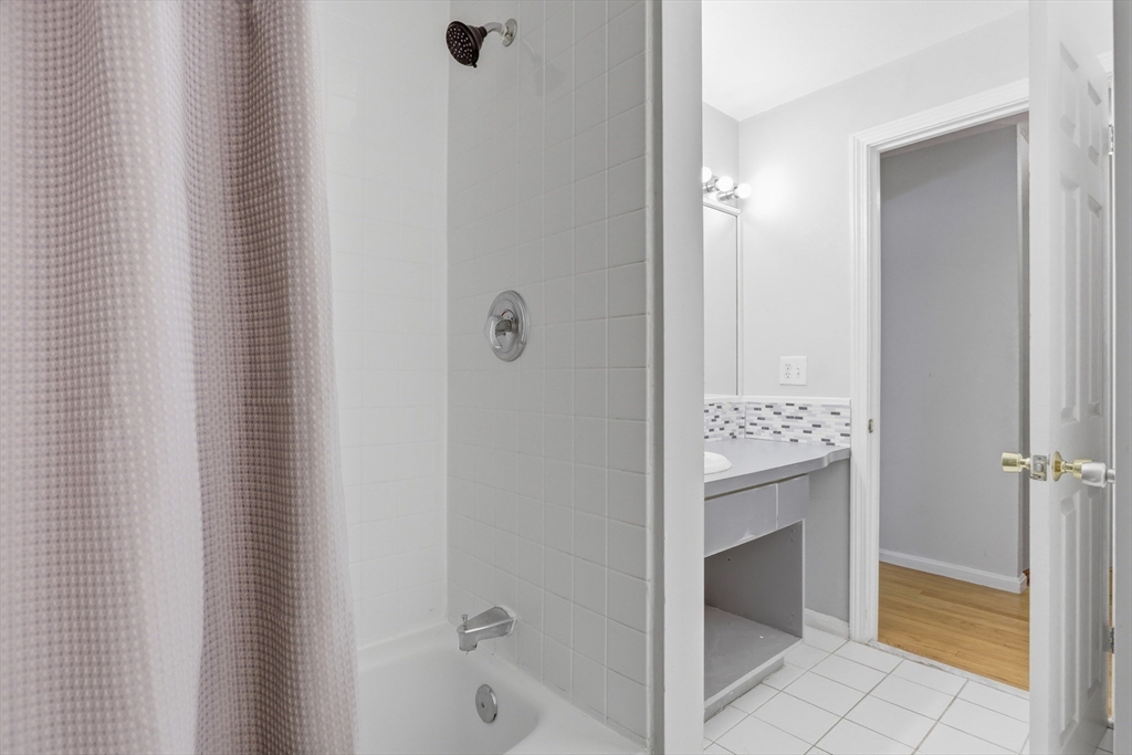 141 Thissell Ave # 4