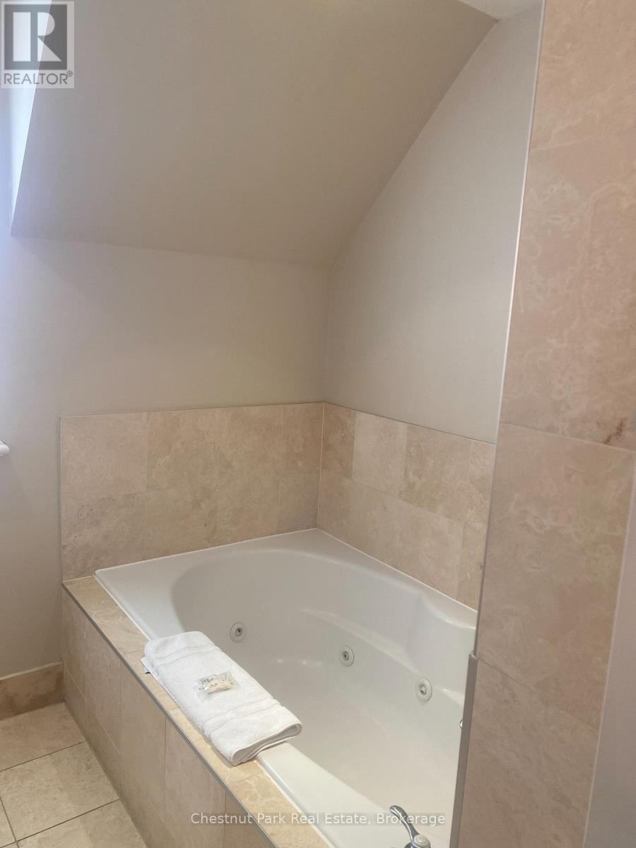 14 - 304 EMERALD HILLS COURT