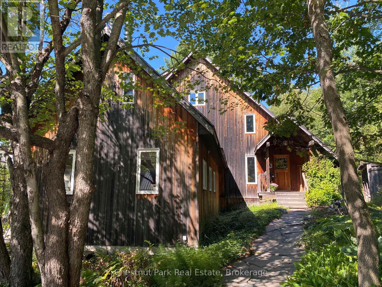 1082 NORTH SHORE ROAD E