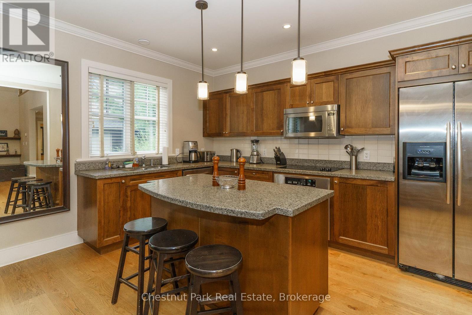 501 GLEN ABBEY WAY E