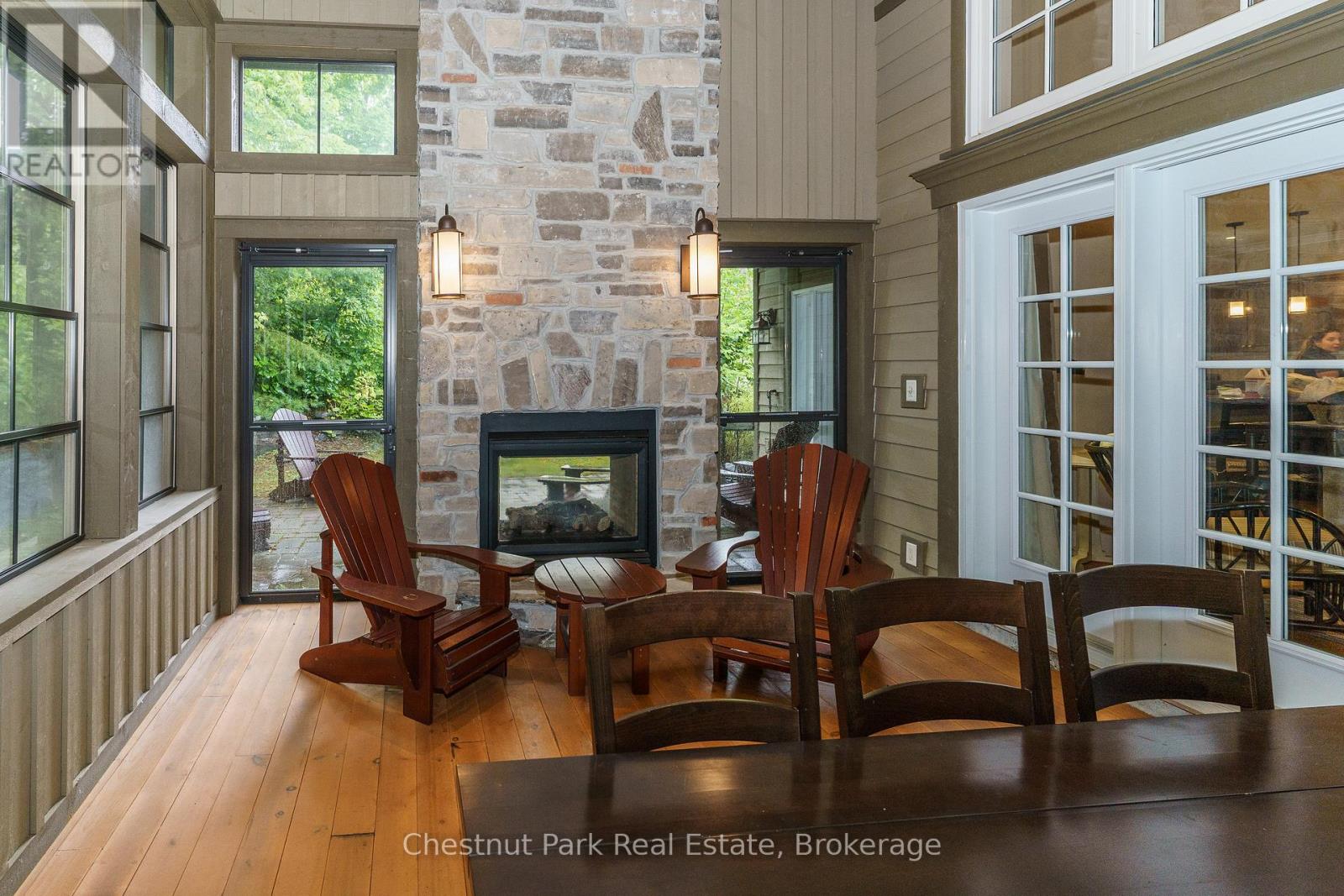 501 GLEN ABBEY WAY E