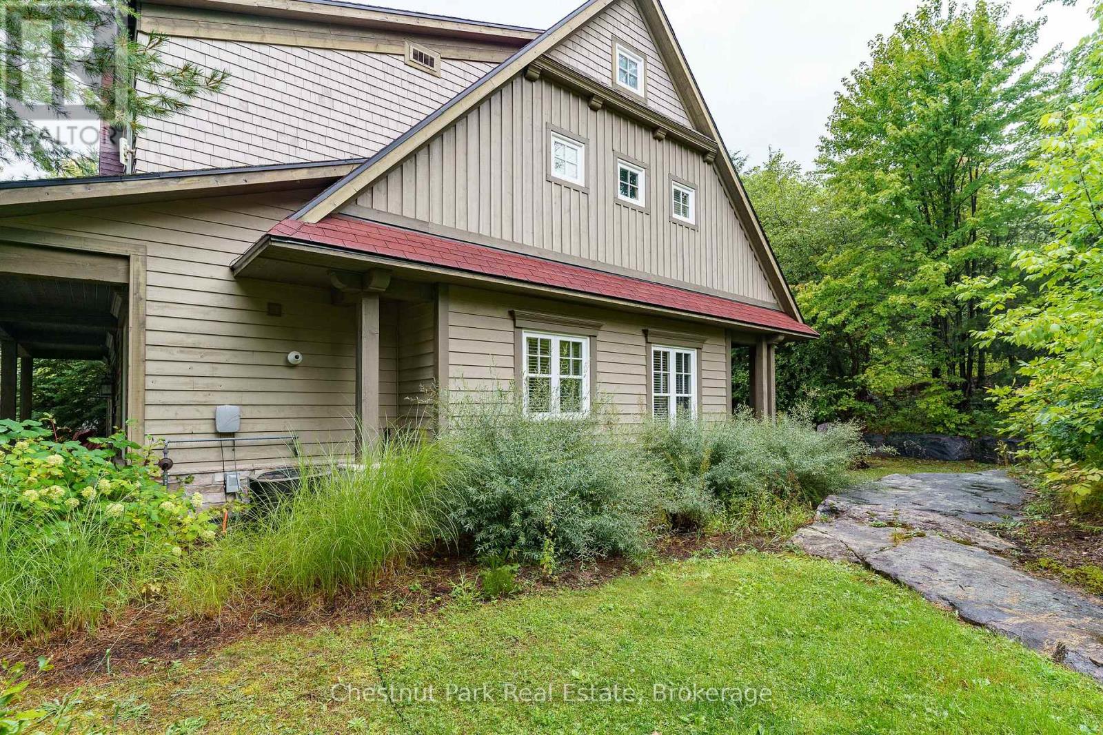 501 GLEN ABBEY WAY E