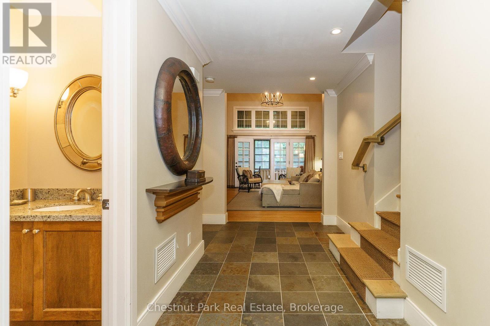 501 GLEN ABBEY WAY E