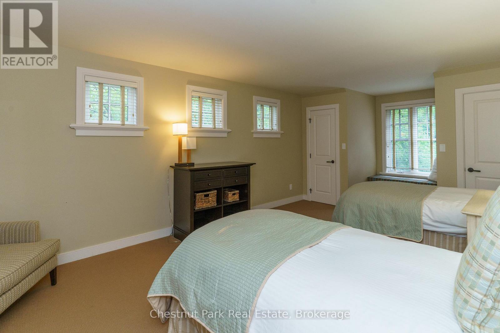 501 GLEN ABBEY WAY E