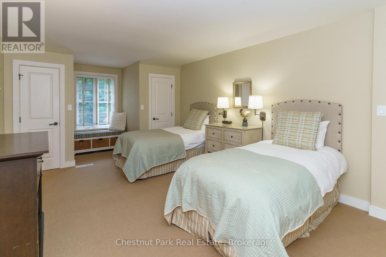 501 GLEN ABBEY WAY E