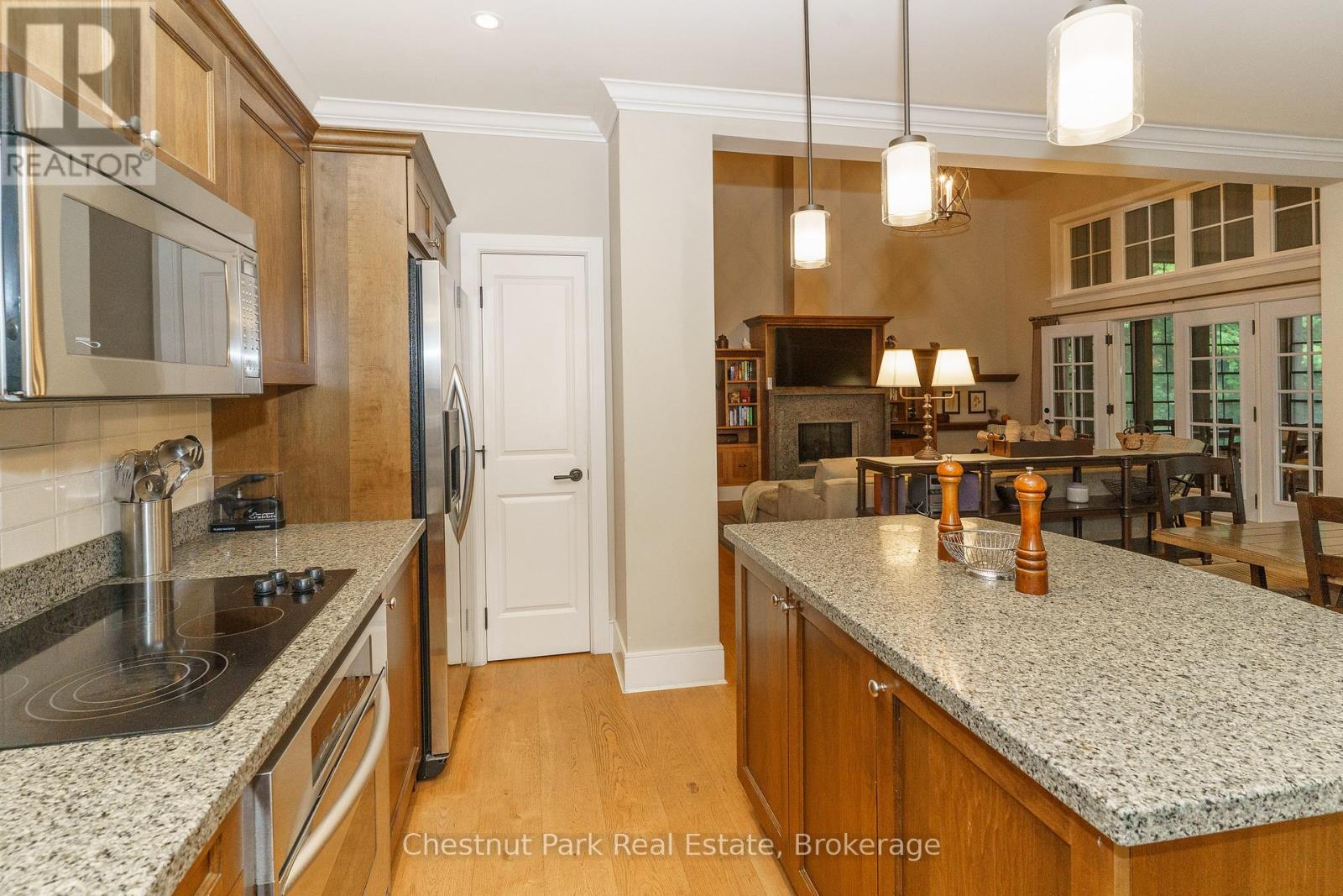 501 GLEN ABBEY WAY E