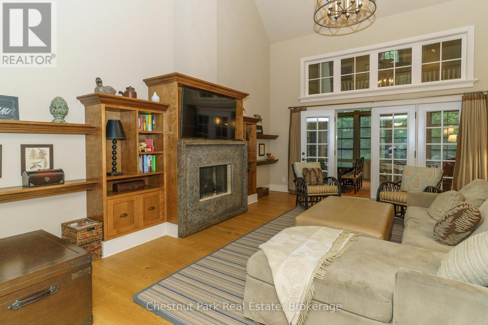 501 GLEN ABBEY WAY E