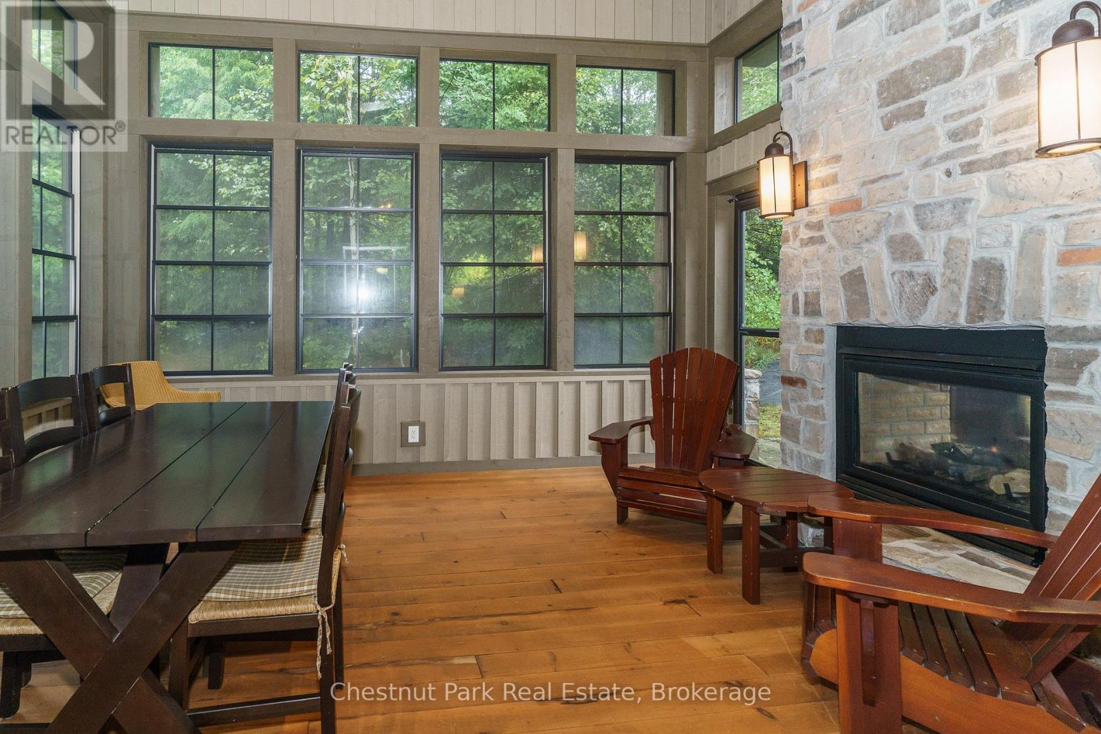 501 GLEN ABBEY WAY E