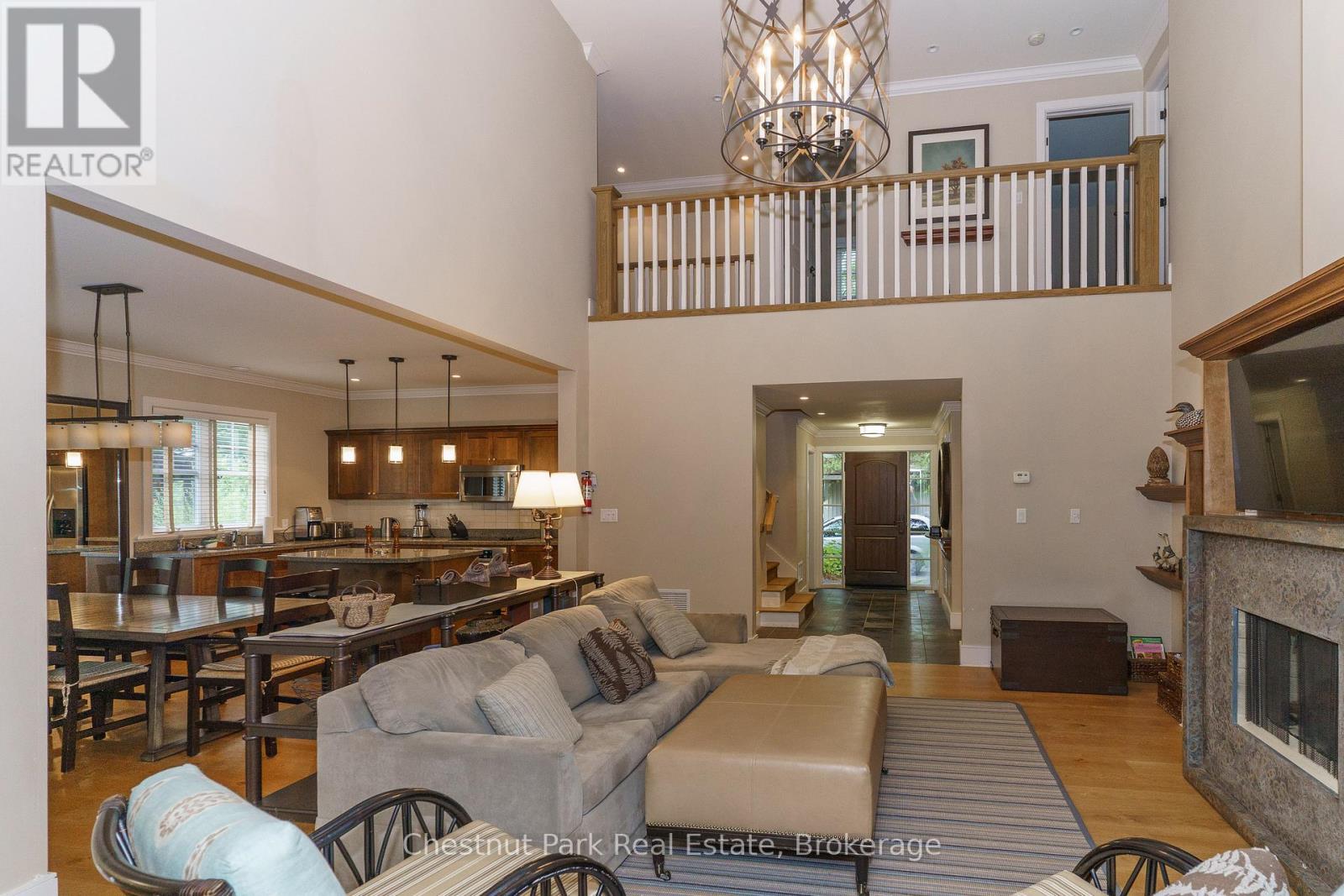 501 GLEN ABBEY WAY E