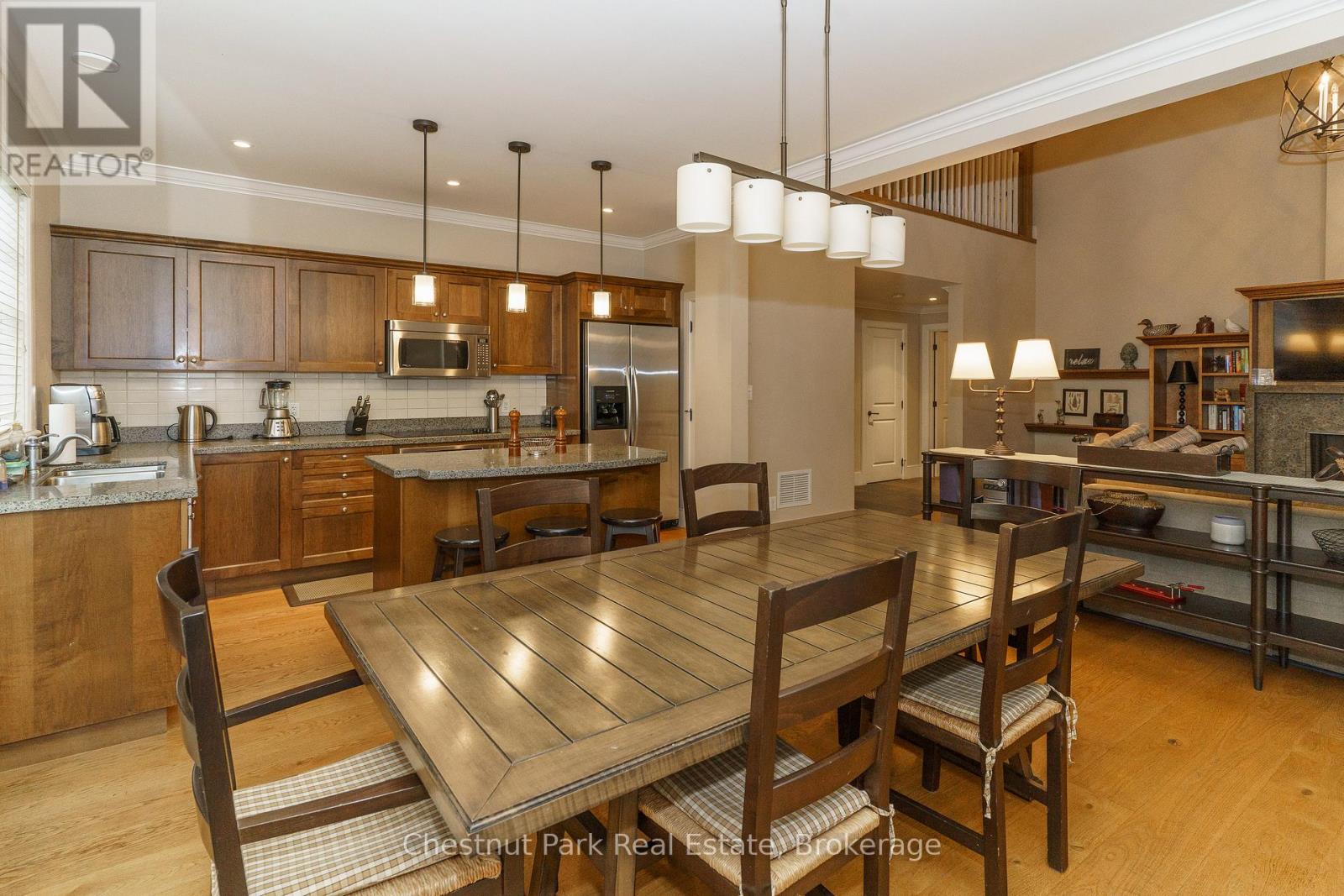 501 GLEN ABBEY WAY E