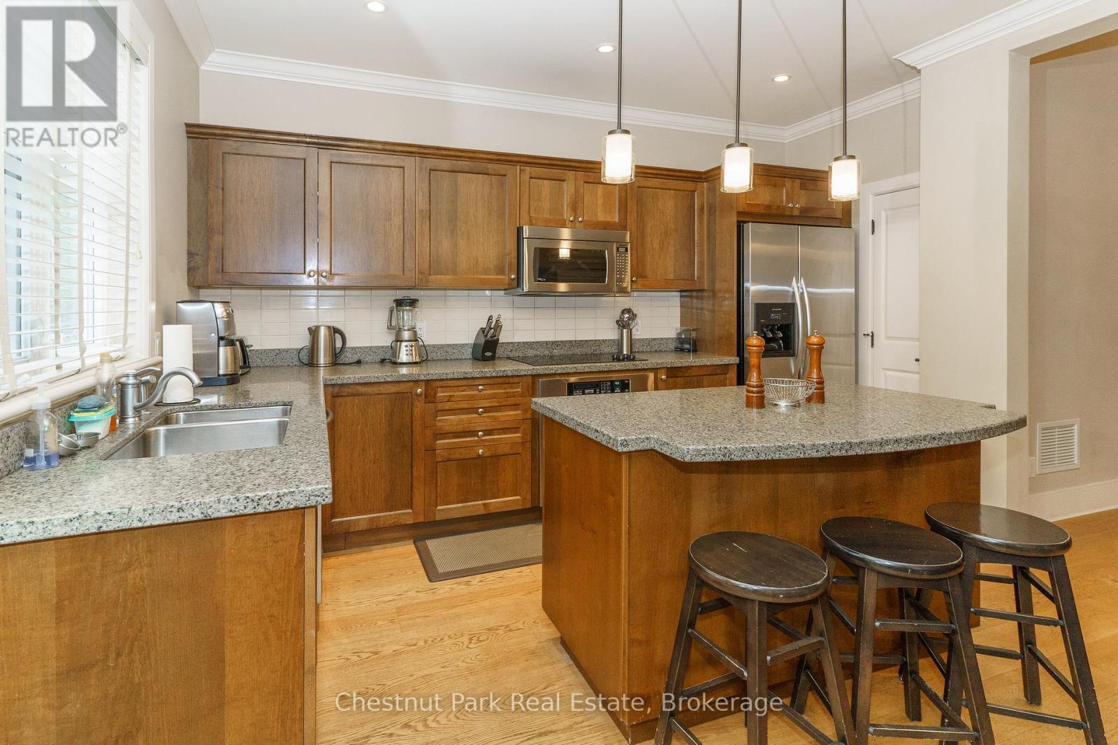 501 GLEN ABBEY WAY E