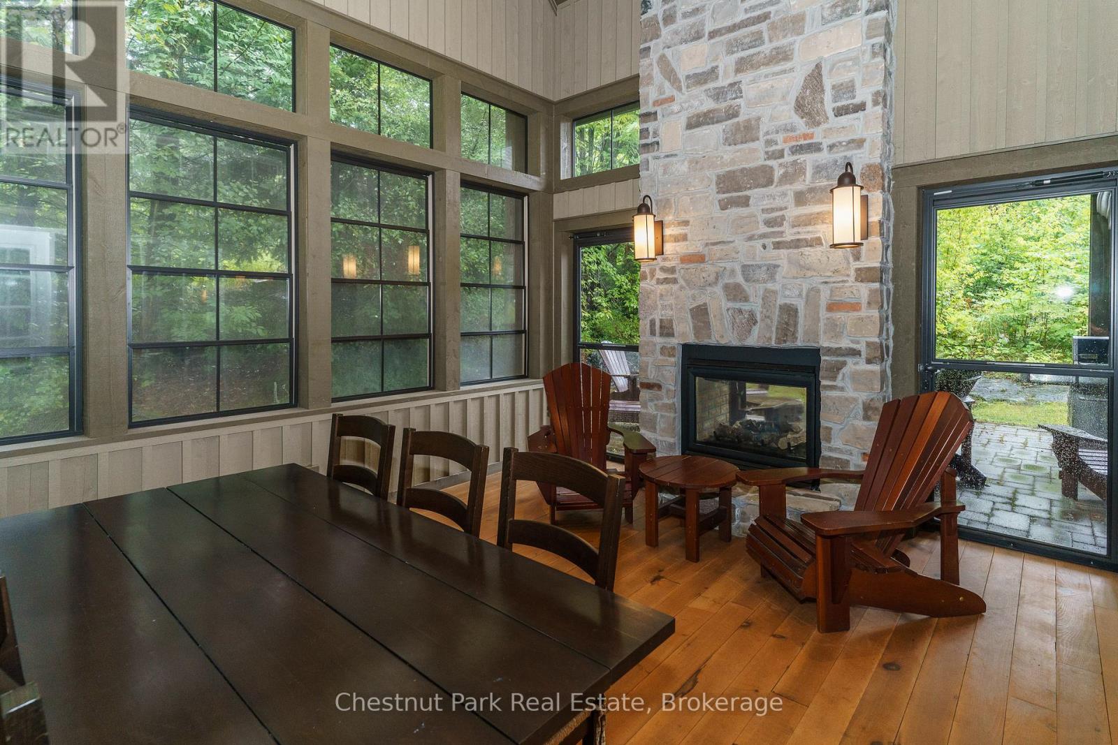 501 GLEN ABBEY WAY E