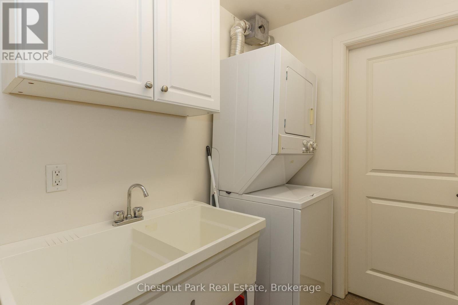 501 GLEN ABBEY WAY E