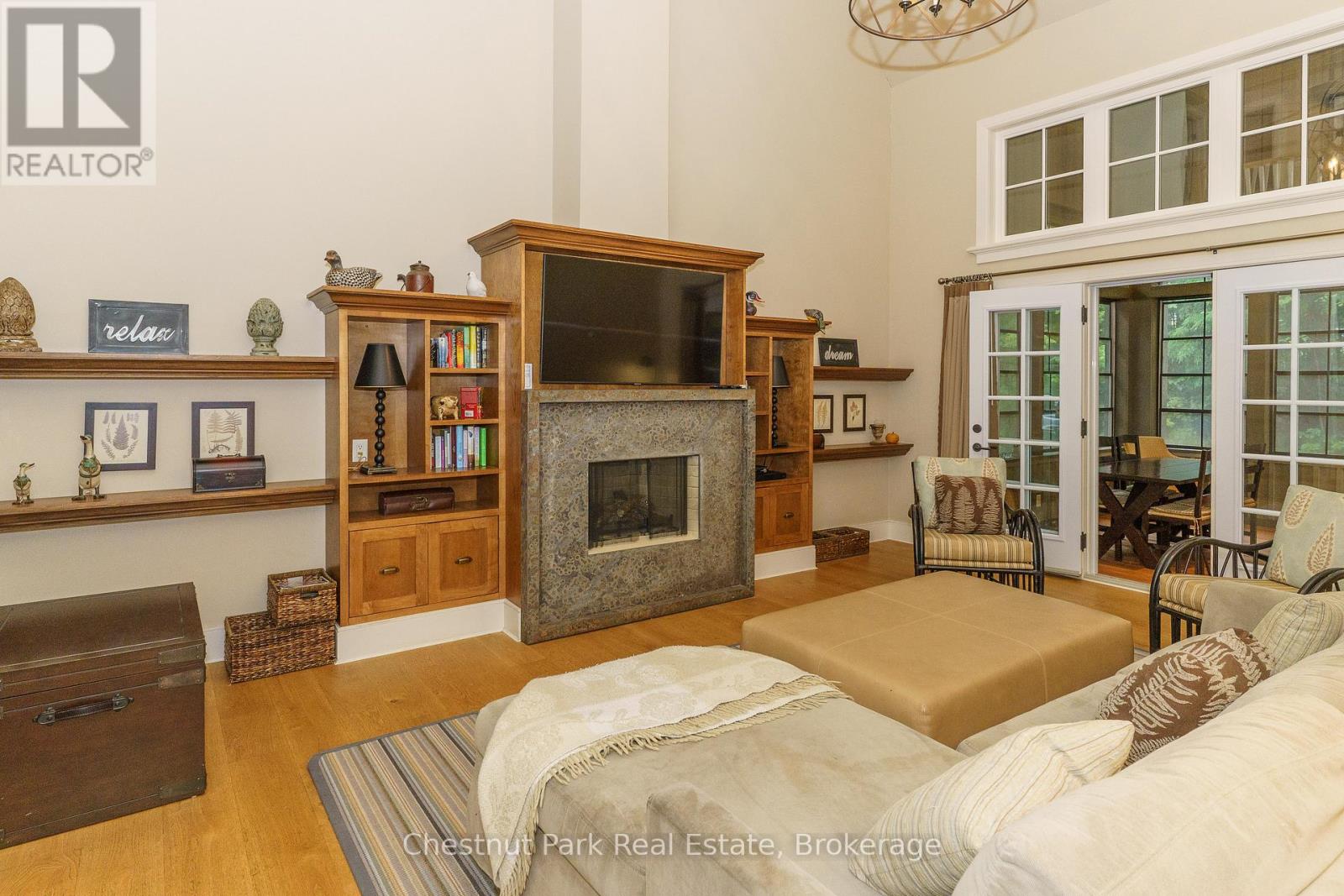 501 GLEN ABBEY WAY E