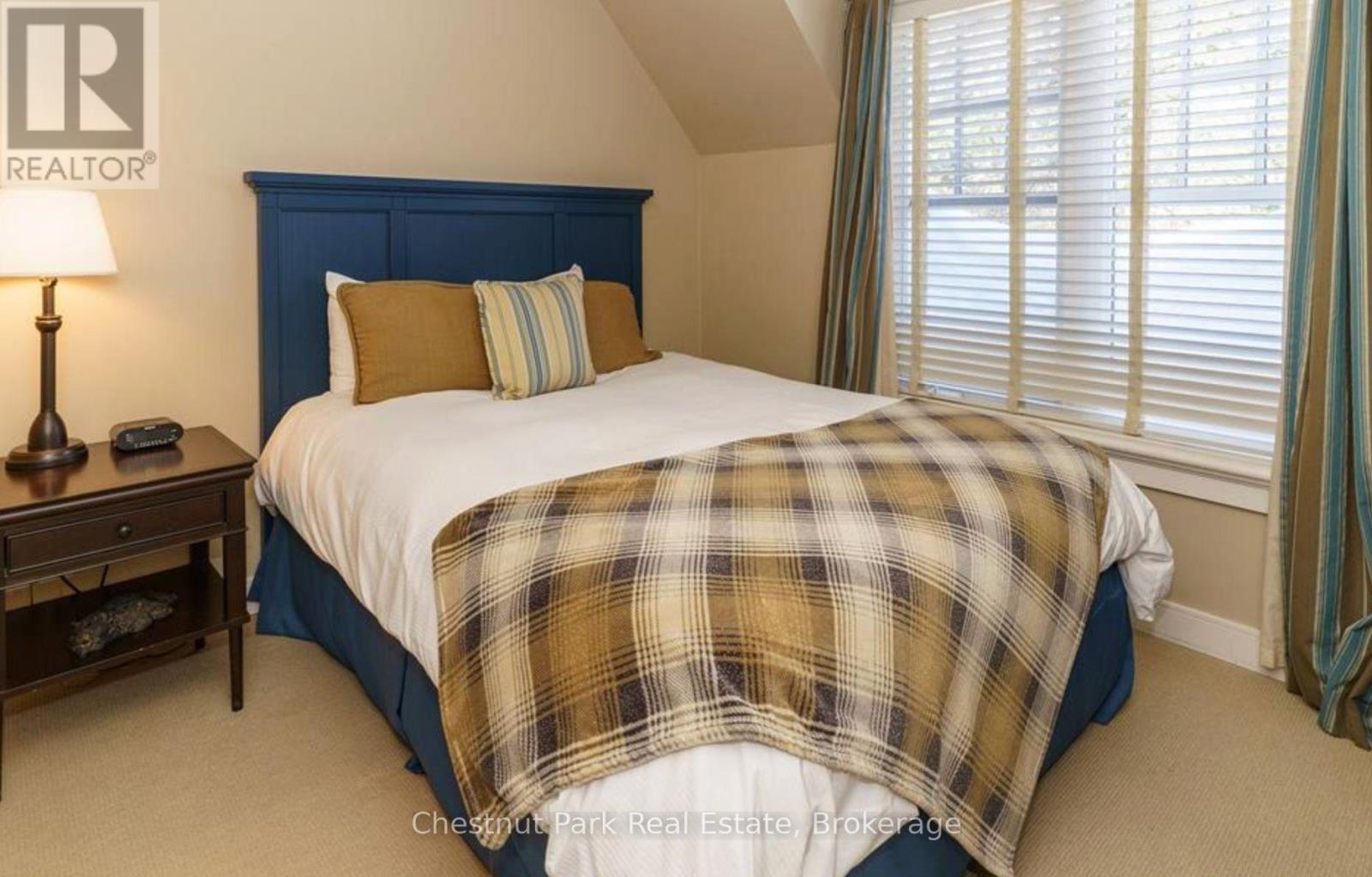 201 GLEN ABBEY WAY S