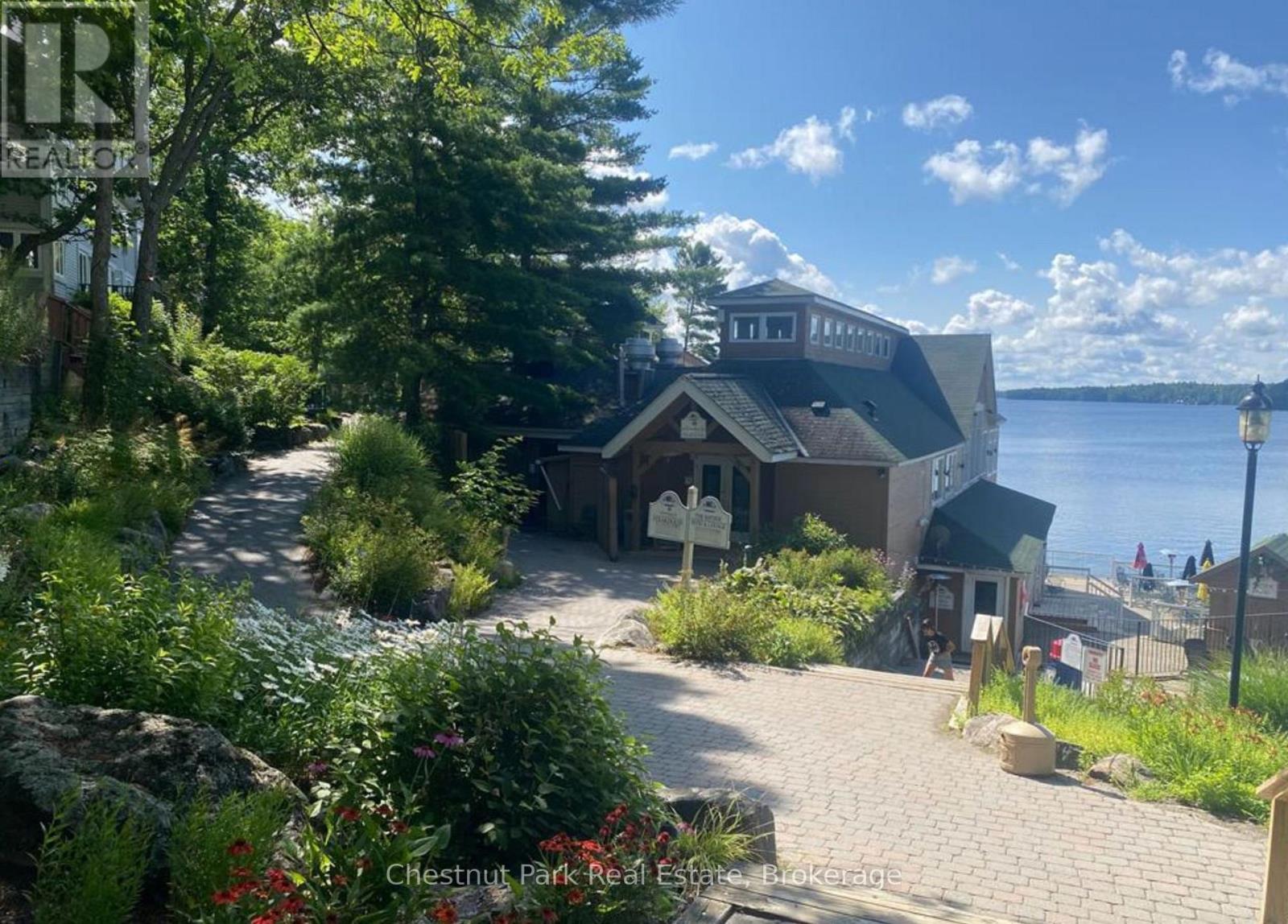 201 GLEN ABBEY WAY S