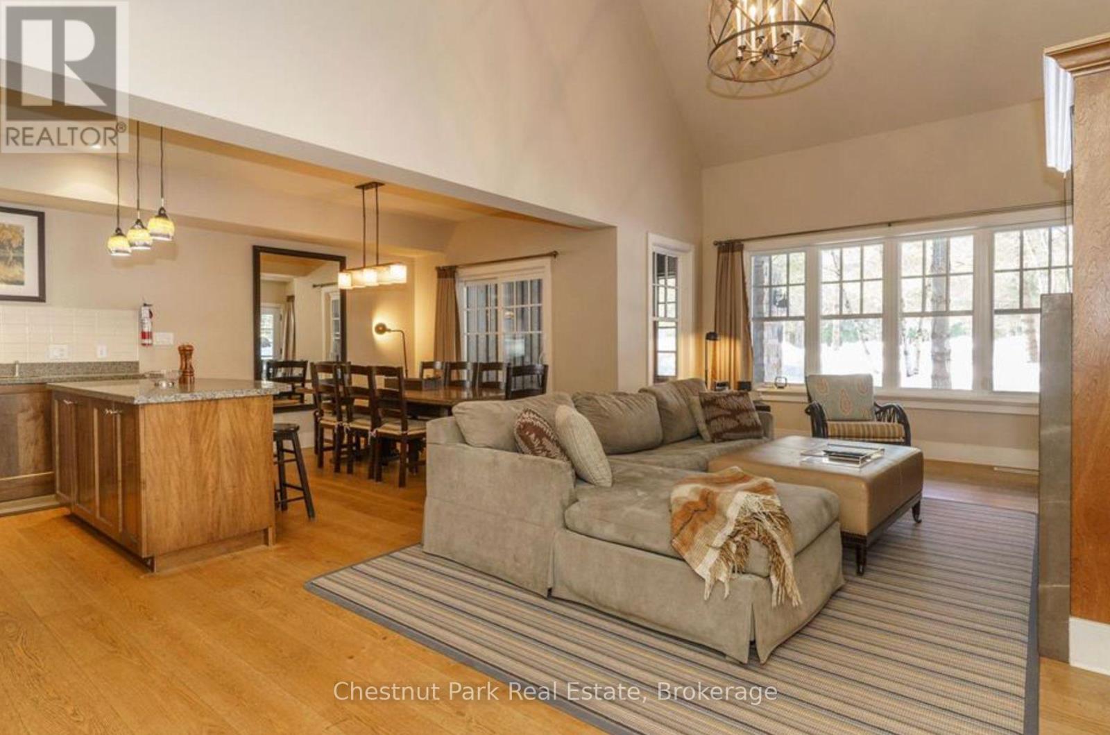 201 GLEN ABBEY WAY S