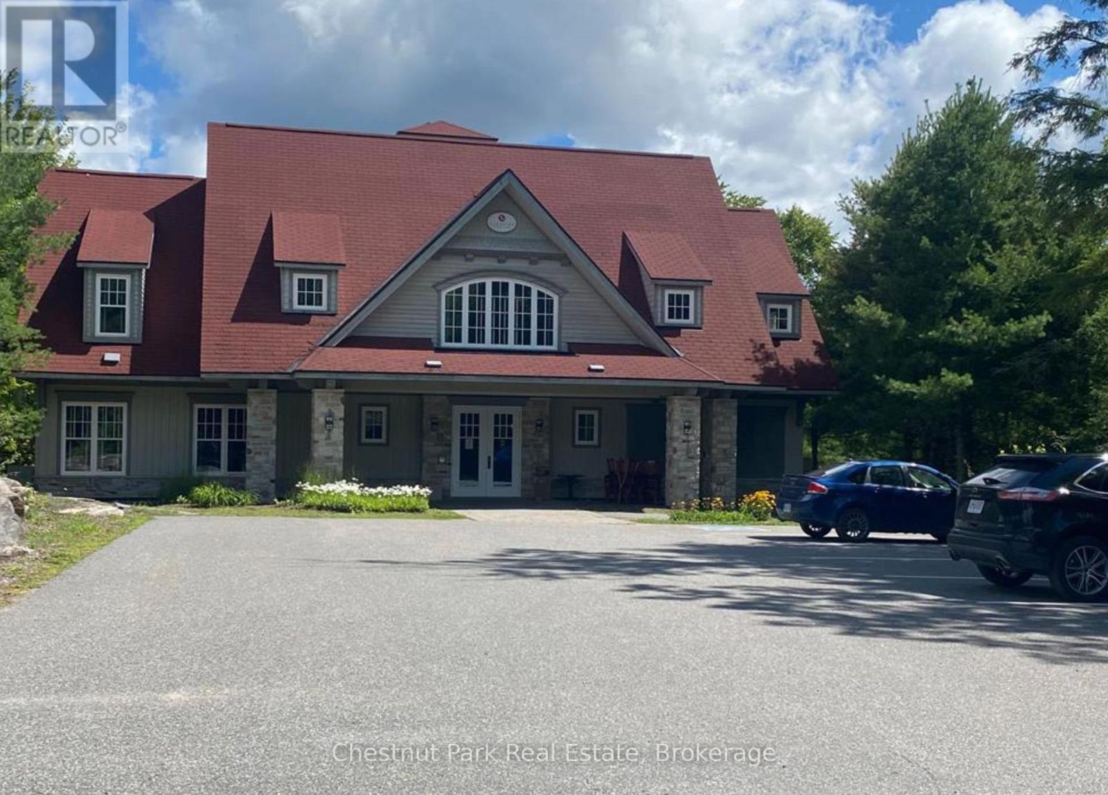 201 GLEN ABBEY WAY S