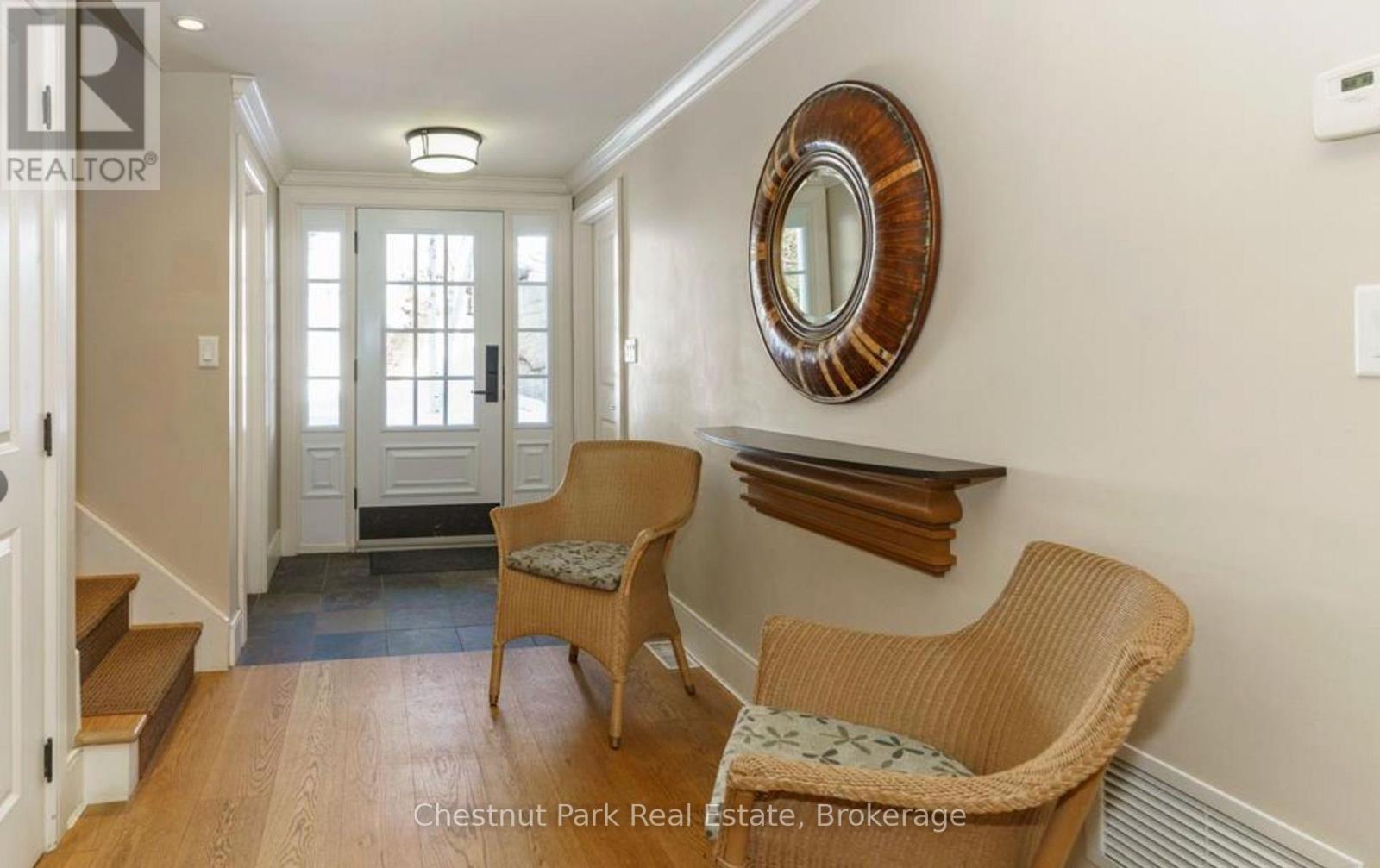 201 GLEN ABBEY WAY S