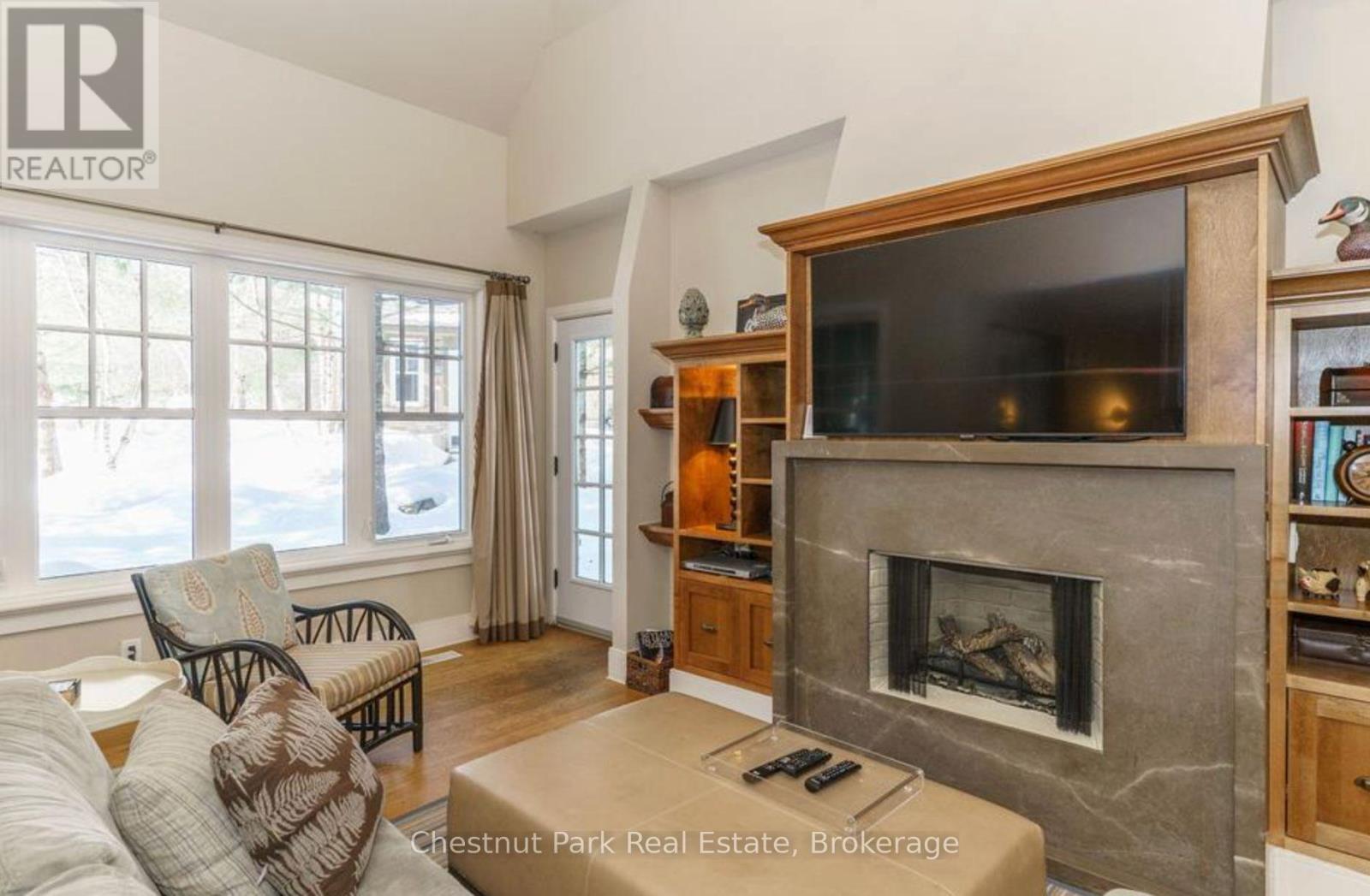 201 GLEN ABBEY WAY S