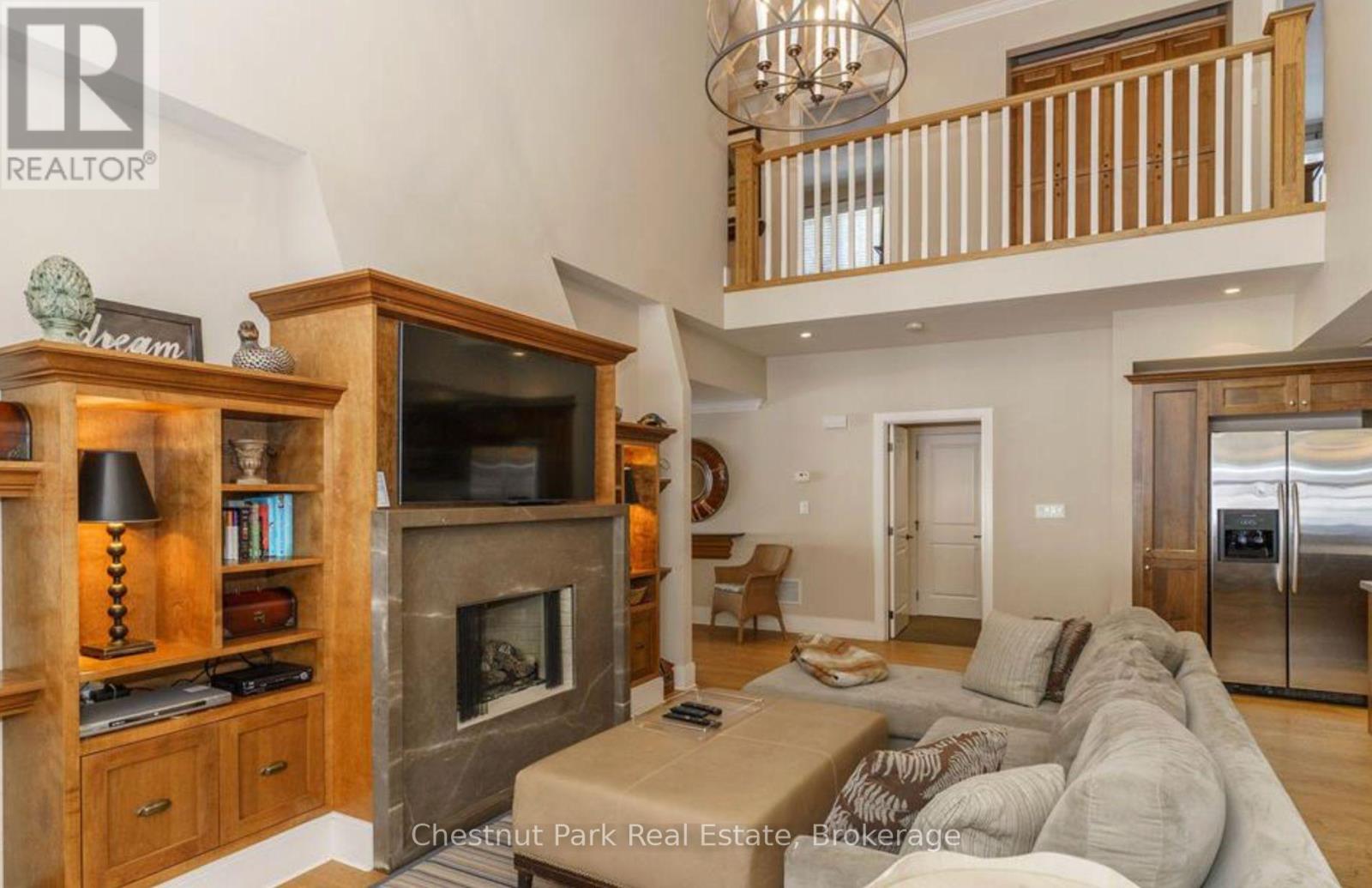 201 GLEN ABBEY WAY S