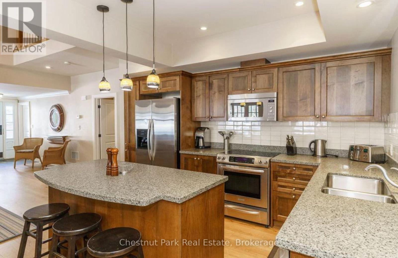 201 GLEN ABBEY WAY S